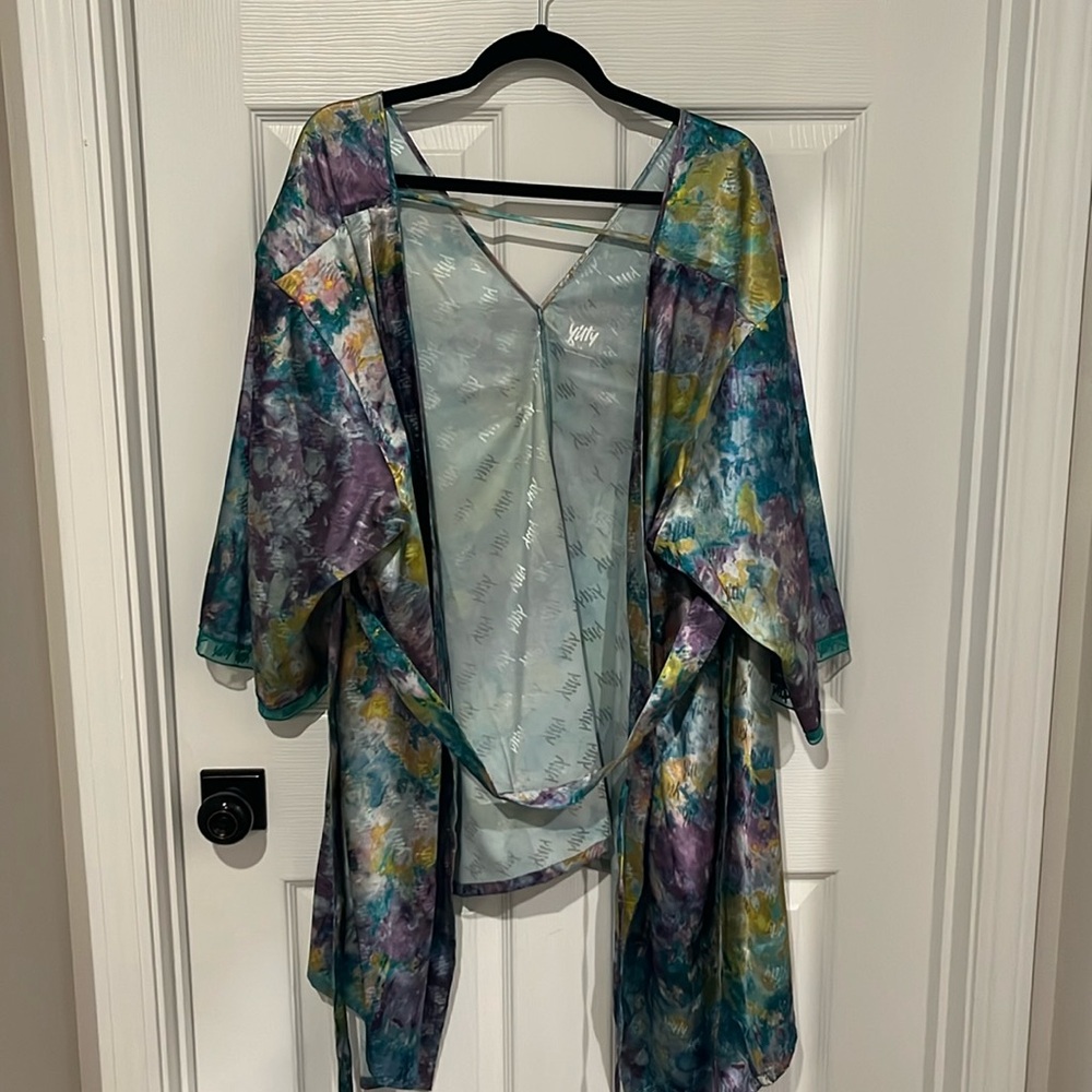If you buy 3+ items from me, I will discount your items! Willing to negotiate(: